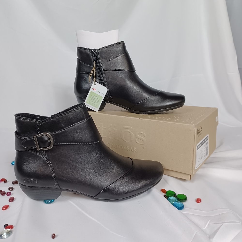 Taos "Addition" leather black boots nwt, size 9.5